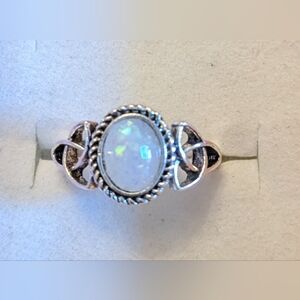 Vintage Geometric Round Simulated Opal Gemstone Ring, T1B8E